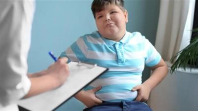 الهاتف والتلفاز.. أسباب ترتبط بزيادة الوزن لدى الأطفال