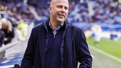 هل يرحل صلاح؟.. آرني سلوت يكشف أولى صفقات ليفربول الجديدة