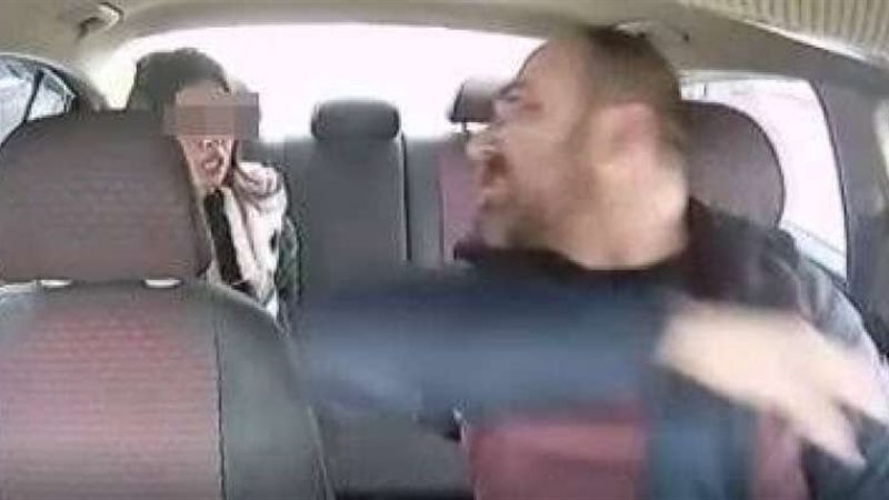 سائق نقل ذكي يعتدي