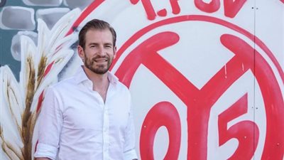 ماينز يقدم مدربه الجديد سفينسون ويمنحه عقدا حتى عام 2024