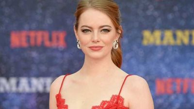 بالأشهر الأخيرة.. إيما ستون تفاجئ الجمهور بحملها