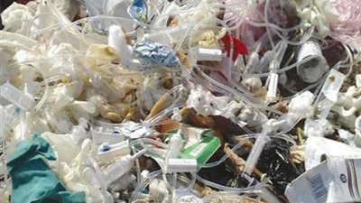 الحكومة تكشف حقيقة التخلص من النفايات الطبية بمستشفيات العزل بطرق غير آمنة