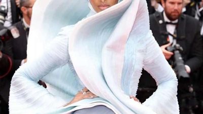 ”بالحجاب ” عارضة ازياء صومالية تلفت الانتباه على  الريد كاربت