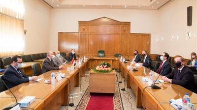 وزير الرى يبحث مع وزير الخزانة الأمريكى تطورات أزمة سد النهضة