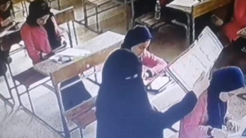 معلمة تخفف حرارة