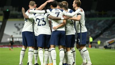 توتنهام يتقدم على برينتفورد بهدف سيسكو في الشوط الأول بكأس الرابطة