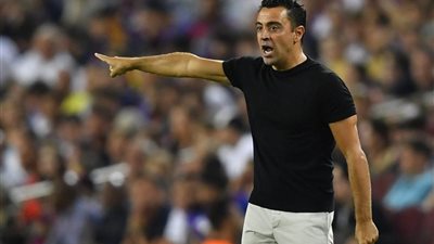 عقوبة قاسية على تشافي ومساعده بسبب أحداث مباراة باريس سان جيرمان