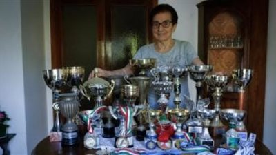 عندها 90 سنة.. عجوز إيطالية تحقق رقمًا قياسيًا في سباق الجري