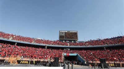 الأهلي والترجي.. مدرجات ستاد القاهرة تكتسي باللون الأحمر (صور)