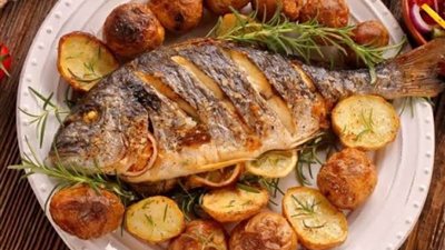 بالخطوات.. طريقة تحضير السمك المشوي في الفرن