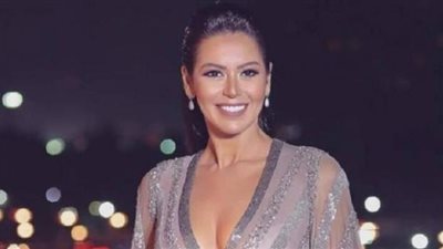 لقاء الخميسي ترد على متابعيها :بطلوا قلة أدب وتكفير كفاية جهل