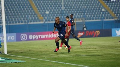بيراميدز يصل ملعب الشرطة لمواجهة البنك الأهلي