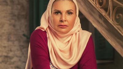 عاجل.. أسرة الفنانة الكبيرة يسرا تعلق علي قرار اعتزالها وتفرغها للعبادة