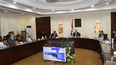 وزير الإسكان يتابع مشروع تنمية أراضى الساحل الشمالي الغربى