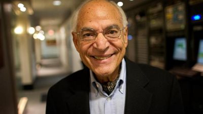 فاروق الباز يكشف سر تكتم أمريكا علي ظهور ”كائنات فضائية ”