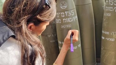 بعد تصدرها الترند.. نص الرسالة الخطيرة التي كتبتها نيكي هيلي علي قذائف مدفعية إسرائيلية