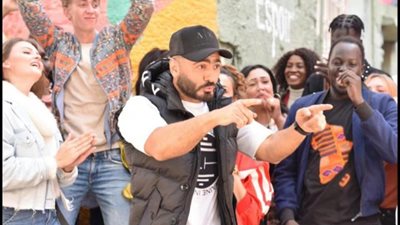 تامر حسني: فخور بتقديم ”إرفع إيدك” الأغنية الرسمية لكأس العالم لكرة اليد