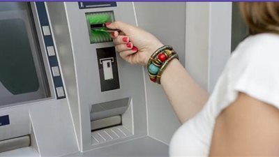 رسوم السحب النقدي من ماكينات ATM في البنوك.. تعرف عليها