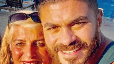 خالد سليم يحتفل بعيد ميلاد والدته: سندي في الدنيا