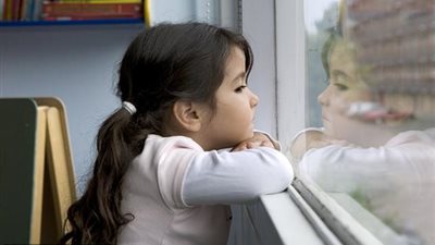 أطباء الأمراض النفسية: إغلاق المدارس وإلغاء الامتحانات سيخلق جيلًا ”ضائعًا” سيتأثر بالأمراض العقلية ”مدى الحياة”