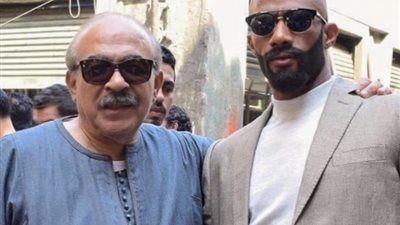 محمد رمضان ينعي هادي الجيار بصورة من مسلسل ”الاسطورة”