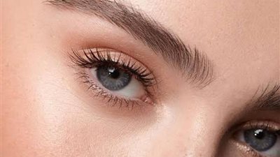 السر في زيت الخروع.. وصفات طبيعية آمنة لتكثيف الرموش والحواجب