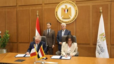 توقيع اتفاق تعاون بين الجامعة الفرنسية في مصر وجامعة باريس 1 بانتيون سوربون (تفاصيل)
