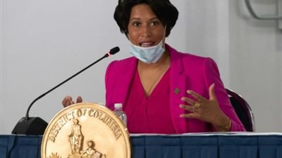 عمدة واشنطن تبعث رسالة للمواطنين قبل يوم تنصيب بايدن