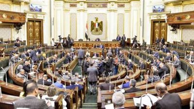 النواب يؤدون اليمين الدستورية خلال الجلسة الافتتاحية للبرلمان