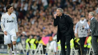 مورينيو ردا على هجوم أوزيل:”من قال أن توتنهام يريد ضمه؟”