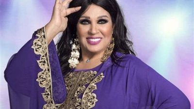 ”مين اللي ضحك عليها وأقنعها تعمل كده”.. الجمهور يسخر من إطلالة فيفي عبده الأخيرة