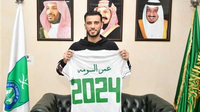 عمر السومة يجدد تعاقده مع الأهلي السعودي حتى 2024