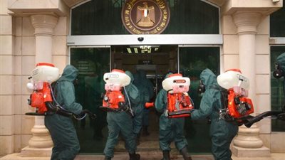 القوات المسلحة تعقم مجمع الصالات المغطاة باستاد القاهرة