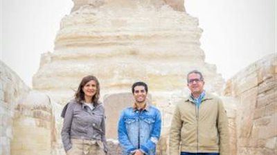 بالصور .. التفاصيل الكاملة لزيارة نجم هوليود المصري للأهرامات وترويجه للسياحة