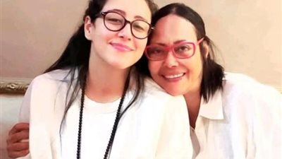 نهى العمروسي تنشر صورة مع ابنتها ”نازلي” وتعلق: أحلى هدية من ربنا