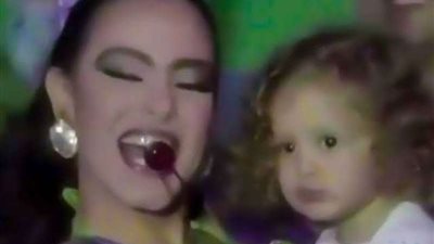 ”بصورة نادرة من الطفولة” شيرين تهنئ جميلة عوض بحفل زفافها