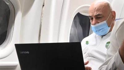 العميد ولاعبيه يلتزمون بالإجراءات الاحترازية أثناء رحلتهم للغردقة