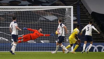 فولهام يجبر توتنهام على التعادل (1_1) في البريميرليج