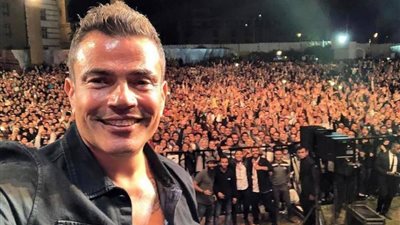 صفع المعجب.. قصة السقطة الجديدة لعمرو دياب