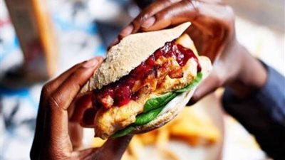 خبير يحذر من انتشار النزلات المعوية والقولونية في فصل الصيف.. والسبب أكل الشارع ”خاص”