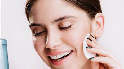 أنواع تونر طبيعية لتقليل إفراز البشرة الدهنية خلال فصل الصيف