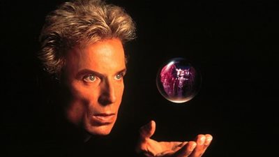 وفاة أشهر ساحر في العالم.. أسرار في حياة صاحب الخدع لامتلاكه 20 أسد ونمر أبيض