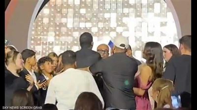 قبل عمرو دياب.. أبرز الصفعات المثيرة للجدل في عالم المشاهير