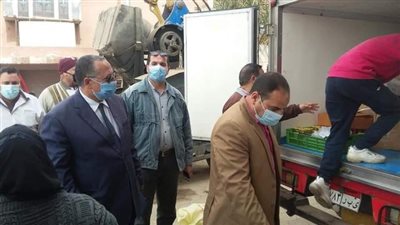 بالصور .. ضبط سيارتين لبيع لحوم وكبدة غير صالحة للاستهلاك الآدمي بأبوتيج