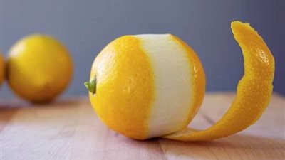 حتى تحصل على فوائده.. طرق استخدام قشر الليمون الصحيحة