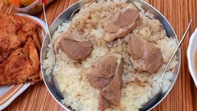 على الطريقة الاسكندراني.. خطوات تحضير الفتة بالخل والثوم في عيد الأضحى المبارك