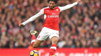 النني على دكة بدلاء أرسنال أمام كريستال بالاس بالدوري