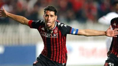 المدافع الهداف.. حكاية زين الدين بلعيد صفقة الأهلي الجديدة (فيديوجراف)