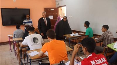 محافظ القليوبية يتفقد لجان امتحانات الثانوية العامة في بنها وطوخ