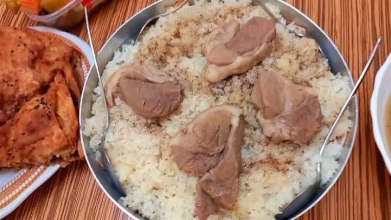 الفتة بالخل والثوم